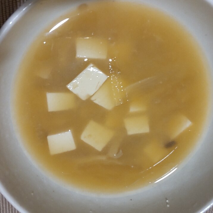 豆腐、大根、エリンギの味噌汁